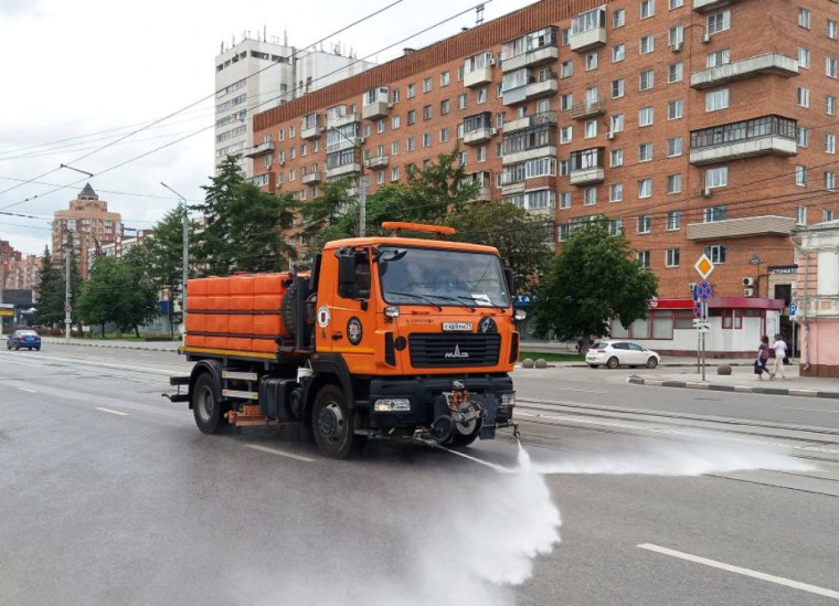 В Туле 17 июня продолжается уборка городских улиц