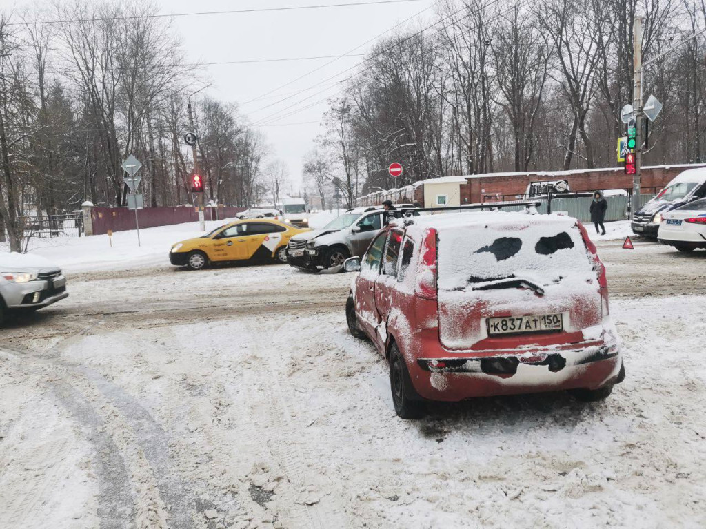 В Туле на улице Тимирязева случилось ДТП | 25.02.2023 | Тула - БезФормата