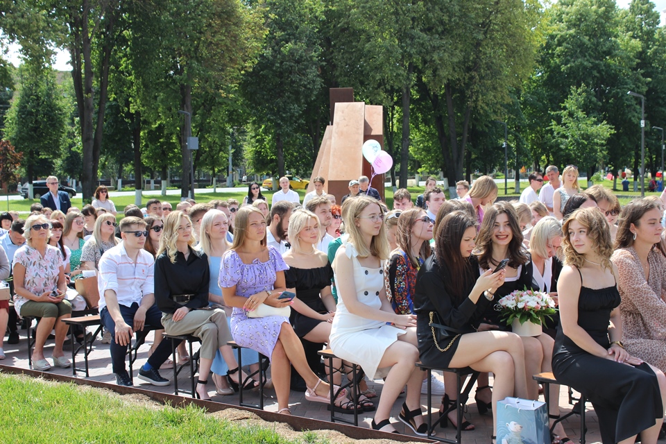 Тульские выпускники на мероприятии выразили благодарность преподавателям за профессионализм и неоценимый вклад в обучение / гордума