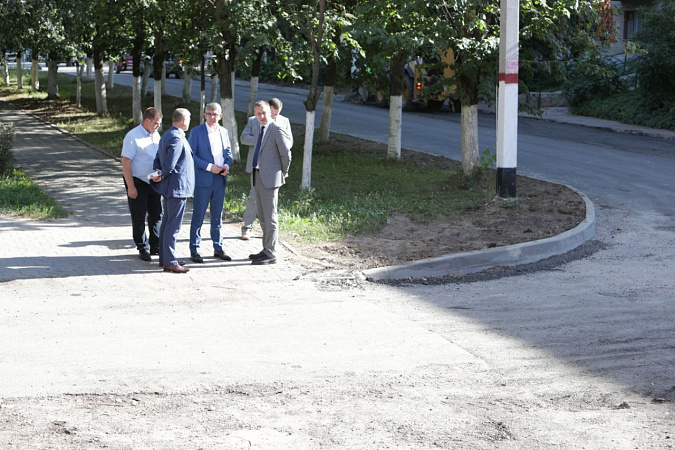 Дмитрий Миляев проверил ход ремонта дороги на улице Героев Алексинцев в Алексине