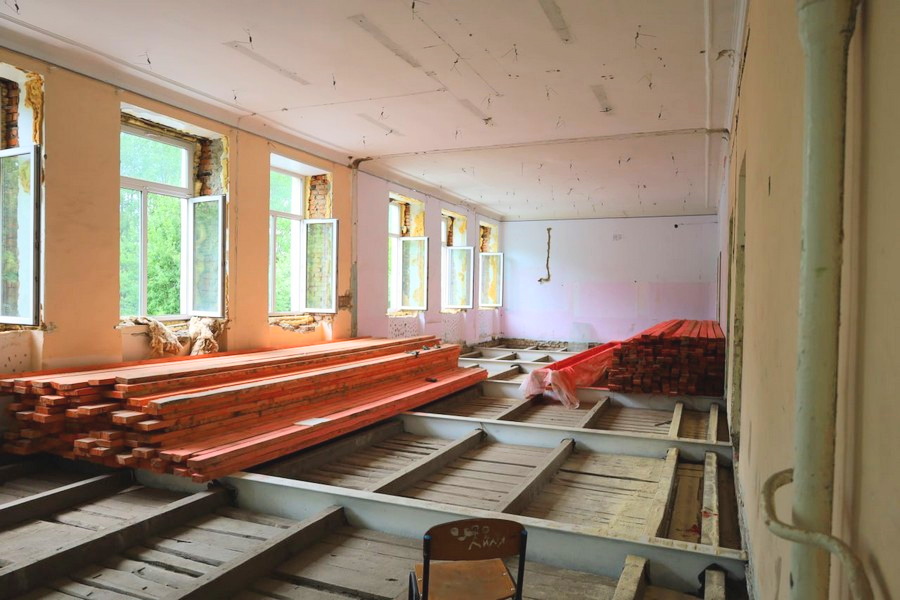 В Новомосковске ремонтируют одну из старейших школ города