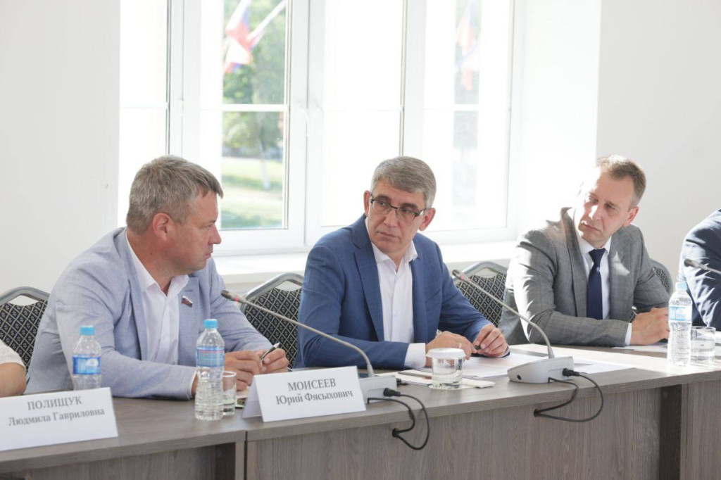 Врио губернатора Миляев ответил на вопросы жителей Алексина