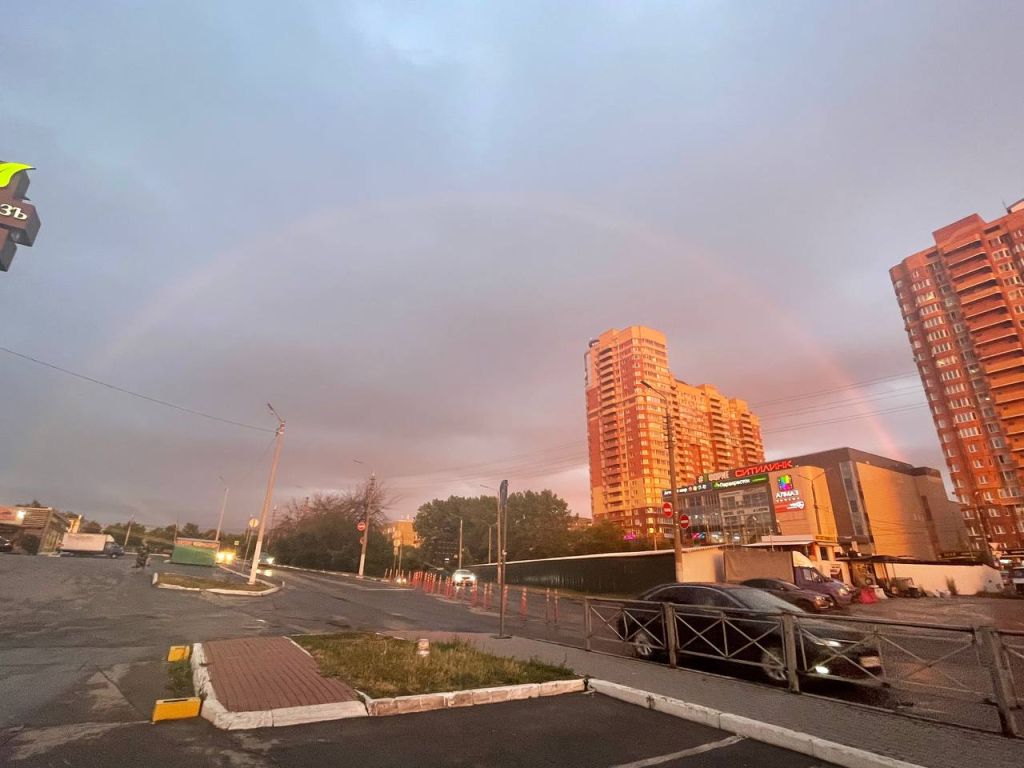 Над тулой. Радуга в небе над Москвой. Радужный шар на небе. Радуга в городе. Тула (город).