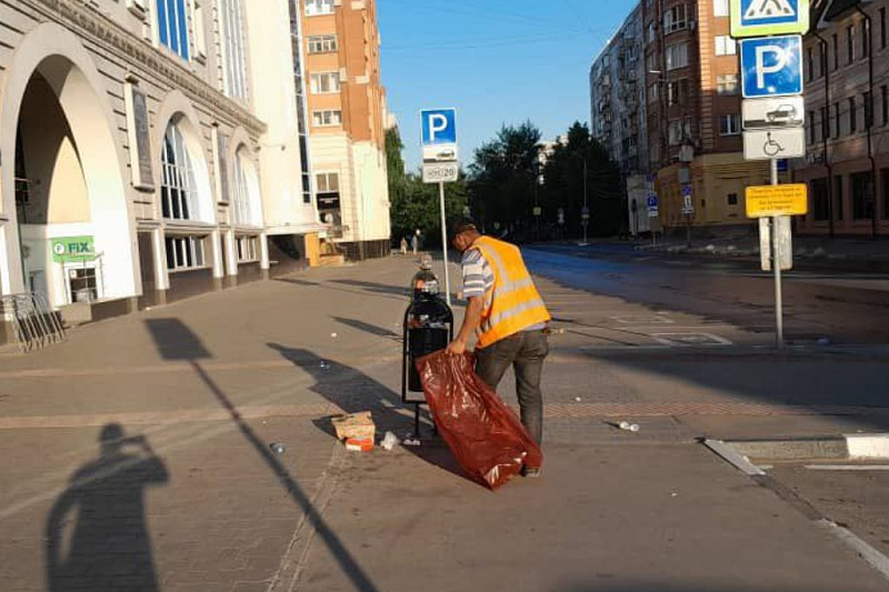 В Туле 23 июня продолжается уборка дорог и тротуаров