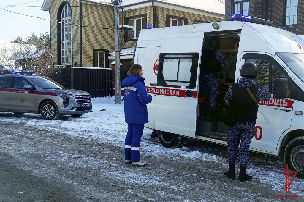 Тульские росгвардейцы задержали условного дебошира в машине скорой помощи