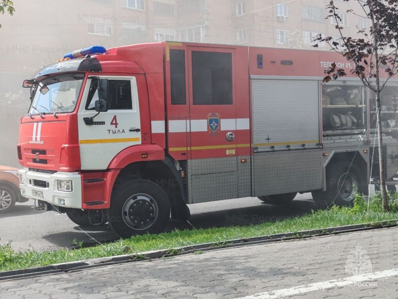 В Туле спасатели потушили горящий магазин