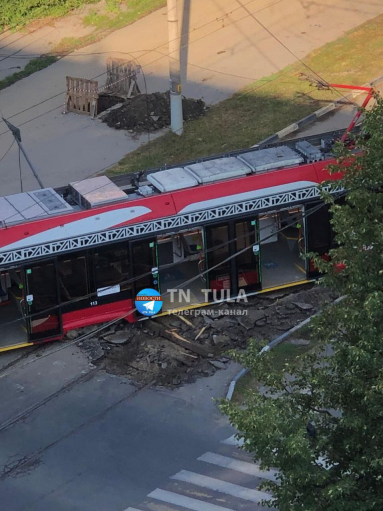 Трамвай сошел с рельсов в Туле