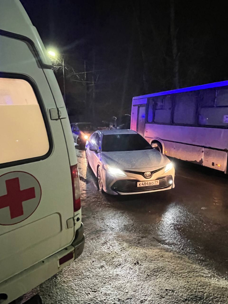 В Туле на Алексинском шоссе 24 февраля произошло ДТП с автобусом