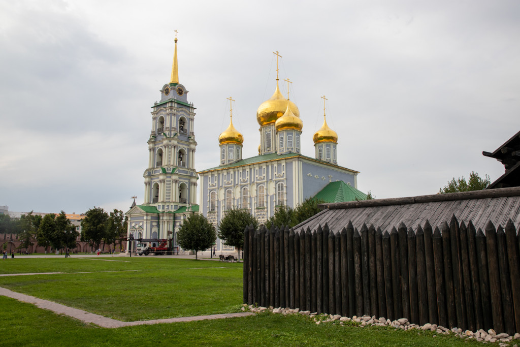 Уже который день подряд не выхожу из дома погода не в умат болты на телефоне