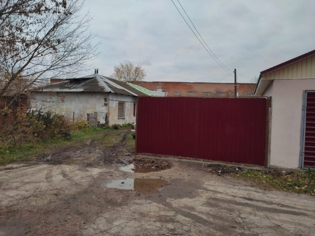 В администрации Донского не видят проблемы в заборе, перекрывшем подъезд к дому местной жительнице