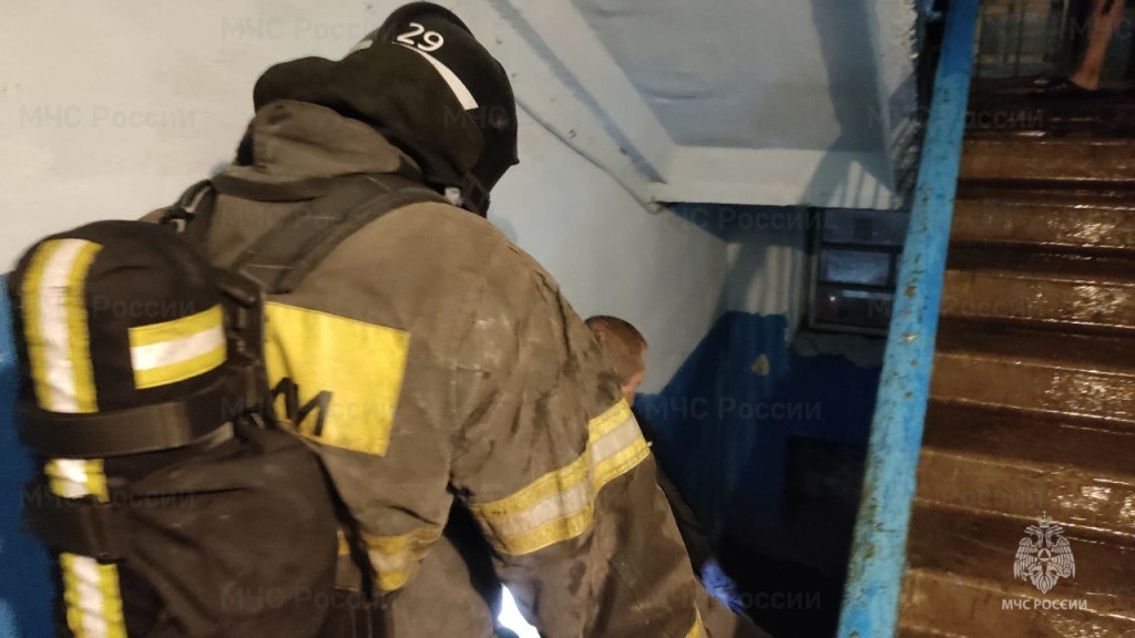 При пожаре в жилой многоэтажке в Ефремове Тульской области спасли 20 человек