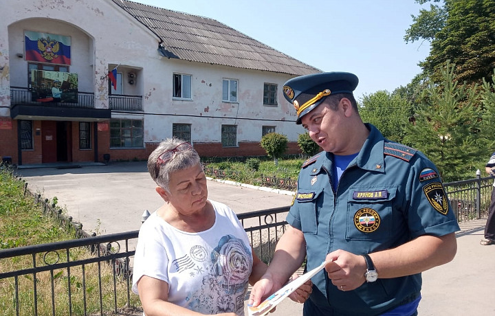 В МЧС напомнили правила пожарной безопасности жителям Богородицкого и Куркинского районов