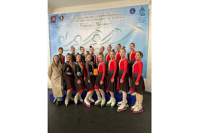 Тульские фигуристки вошли в десятку сильнейших на Всероссийских соревнованиях по синхронному катанию