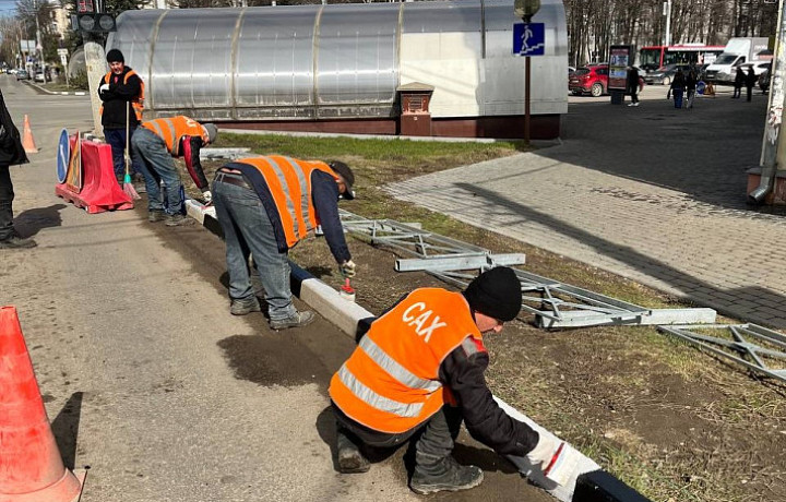 В Туле продолжаются работы в рамках месячника благоустройства В Туле продолжаются работы в рамках месячника благоустройства