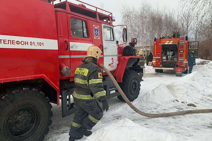 На улице Яблочкова в Туле загорелся частный дом