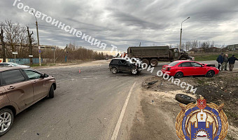 На трассе М-2 «Крым» под Тулой столкнулись легковушки «Лада» и Chevrolet