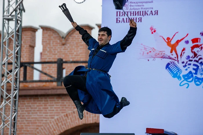 Звезды на сцене: большой фоторепортаж с фестиваля "Пятницкая башня"