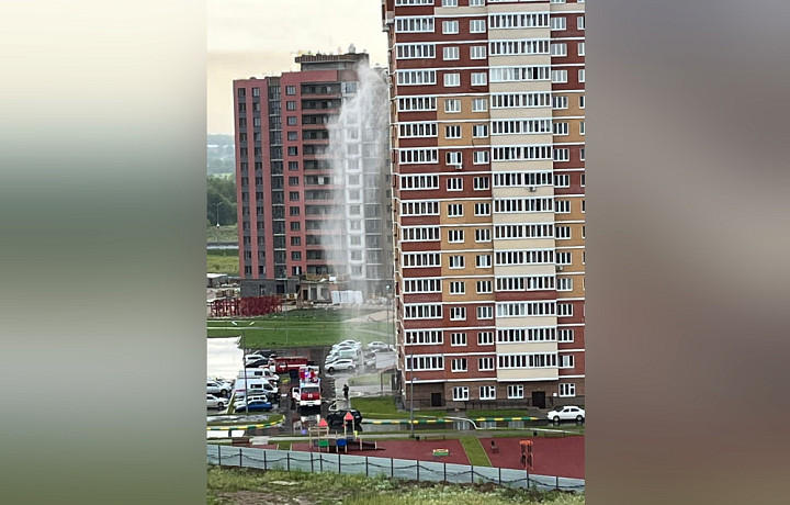 ﻿В Туле на улице Новомосковской заметили пожарные машины у жилого дома