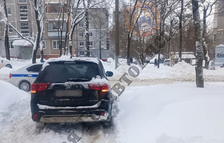 Иномарка сбила пешехода во дворе на улице Полюсной в Туле