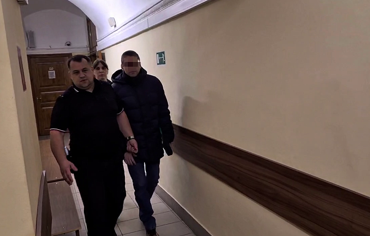 Перевел деньги на счет банка, который использовался спецслужбами Украины: жителю Тулы дали 12 с половиной лет колонии по делу о госизмене Перевел деньги на счет банка, который использовался спецслужбами Украины: жителю Тулы дали 12 с половиной лет колонии по делу о госизмене