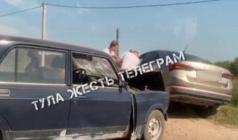 Нетрезвый водитель «ВАЗа» без прав устроил ДТП на Епифанском шоссе в Туле и попал в больницу