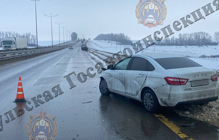 В Киреевском районе водитель Lada Vesta врезался в Toyota Camry