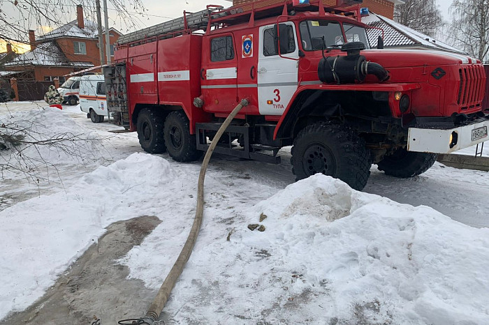 На улице Яблочкова в Туле загорелся частный дом