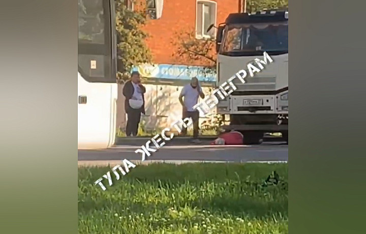 Грузовик сбил пешехода на улице Кирова в Туле