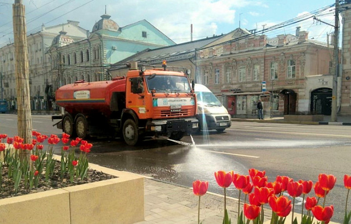 Около 80 единиц техники выйдут на уборку Тулы 16 мая