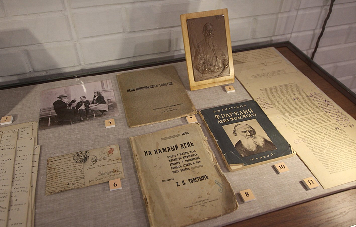 В Рязани открылась выставка, на которой представлены экспонаты из фондов музея-усадьбы «Ясная Поляна»
