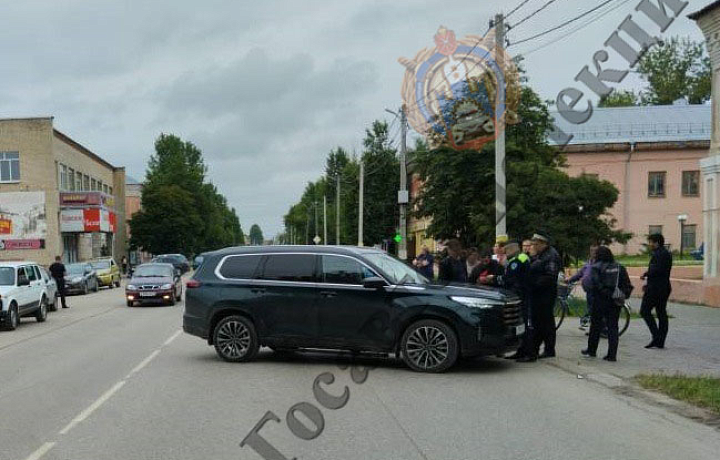 В Белеве водитель мопеда врезался в автомобиль и попал в больницу