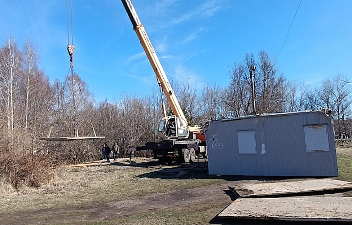 В тульском селе Иевлево начали устанавливать новый медпункт В тульском селе Иевлево начали устанавливать новый медпункт