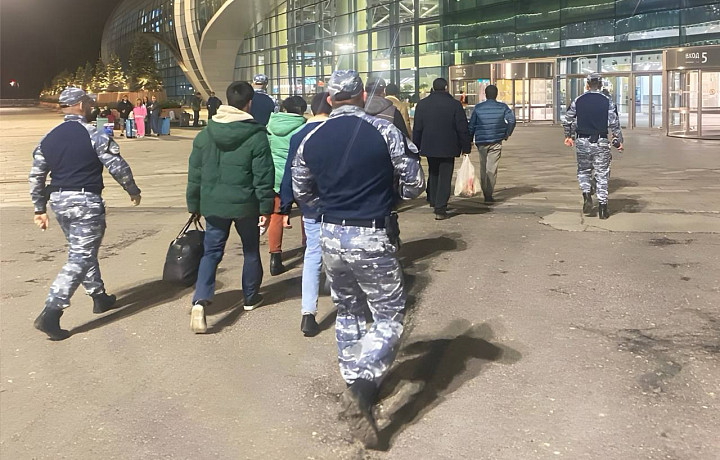 В Тульской области судебные приставы выдворили 145 нелегальных мигрантов в 2025 году В Тульской области судебные приставы выдворили 145 нелегальных мигрантов в 2025 году