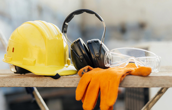 Пыльная работенка или больше шума: какие условия труда признаются вредными и опасными 