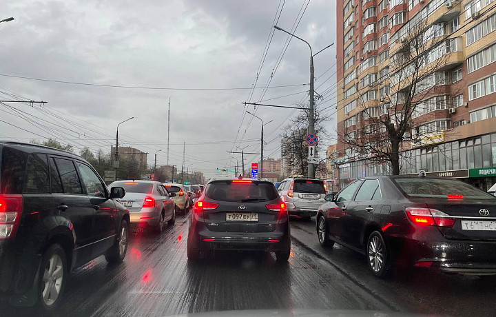 Тула встала в вечерних пробках из-за срезанного асфальта