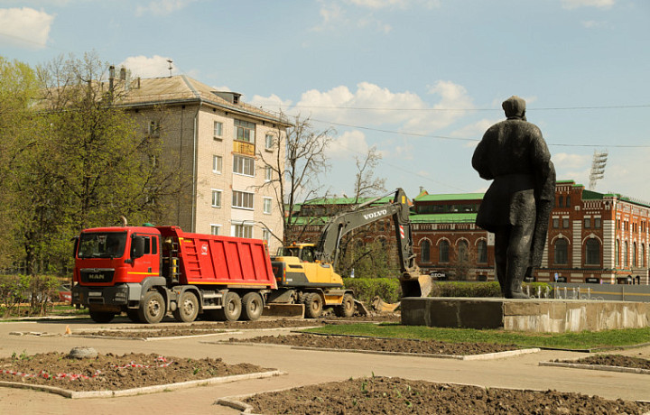 Благоустройство сквера Льва Толстого в Туле должны завершить до 1 октября Благоустройство сквера Льва Толстого в Туле должны завершить до 1 октября