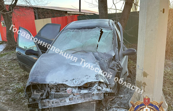 Водитель Renault потерял управление и слетел в кювет в Ефремове Водитель Renault потерял управление и слетел в кювет в Ефремове