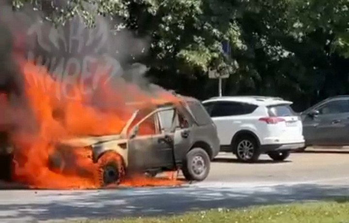 В Туле загорелась машина на улице Демонстрации