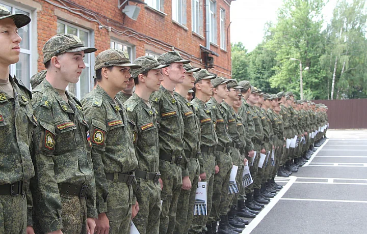 Илья Беспалов поздравил выпускников военного учебного центра при ТулГУ