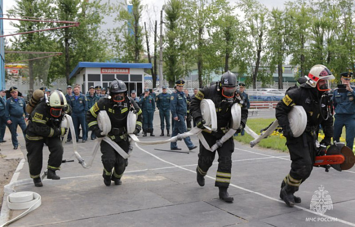 На соревнованиях в Туле выбрали лучшее звено газодымозащитной службы