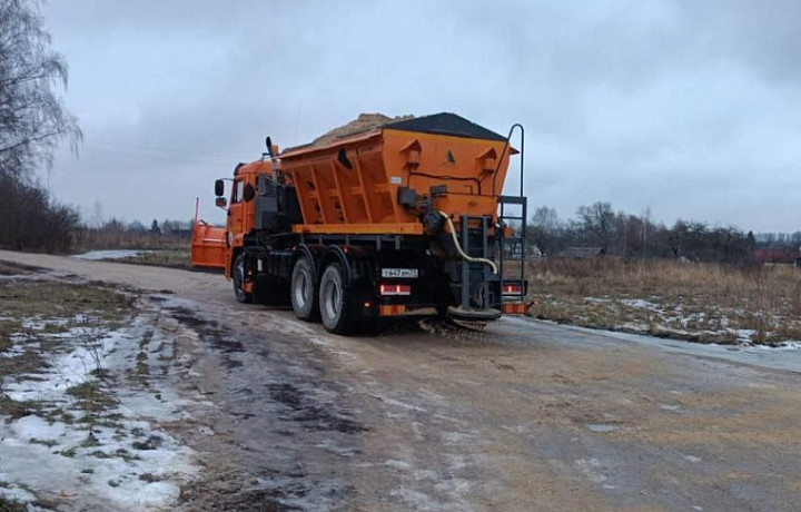 ﻿В Туле 10 января продолжается уборка дорог и тротуаров