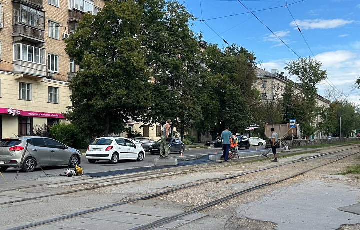 На улице Болдина в Туле заасфальтируют трамвайную остановку после жалоб горожан