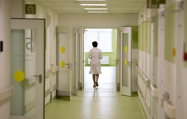 Пожилым врачам и медсестрам в Тульской области предоставят выплаты