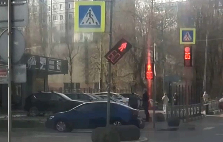 Один из светофоров сломался на пересечении улицы Демонстрации и улицы Ленина в Туле