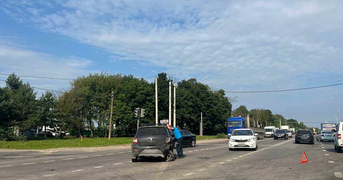 Тульское шоссе 2. Кладбище Тула Новомосковское шоссе. Военное кладбище Тула Новомосковское шоссе. Новомосковское шоссе 6. Независимость Тула Новомосковское шоссе 2.