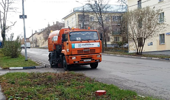 Уборка городских улиц продолжилась в Туле 31 октября