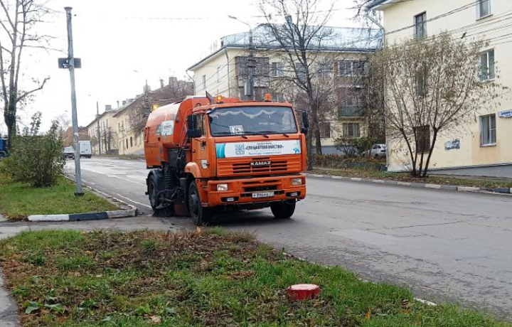 Уборка городских улиц продолжилась в Туле 31 октября