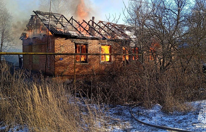 В Кимовском районе из-за курения произошел пожар в частном доме