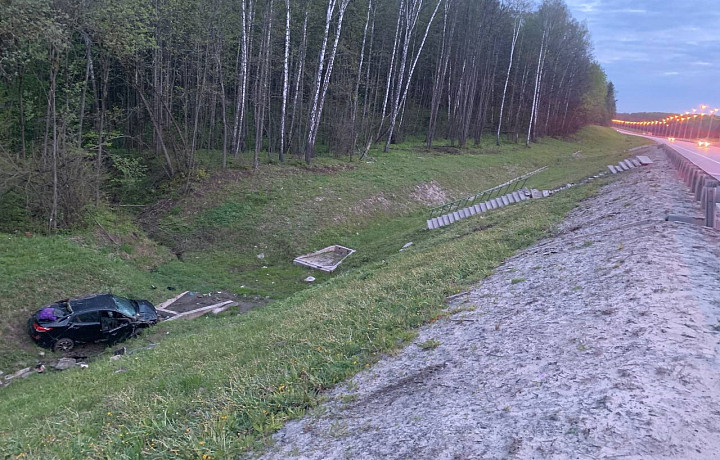 Автоледи на Kia слетела в кювет и перевернулась на трассе М-2 в Заокском районе