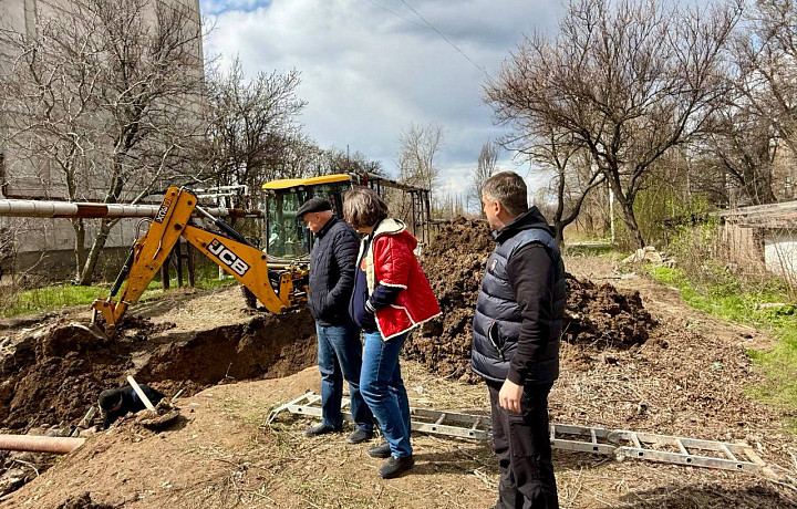 Тульские коммунальщики работают над улучшением водоснабжения Донецка Тульские коммунальщики работают над улучшением водоснабжения Донецка